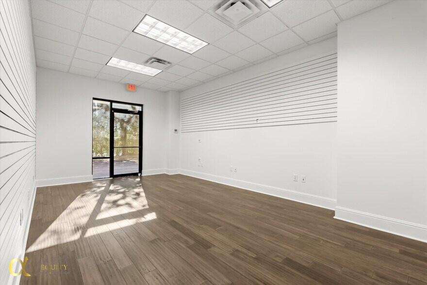 More Photos Of 201 Specialty Pt, Sanford Showroom For Lease