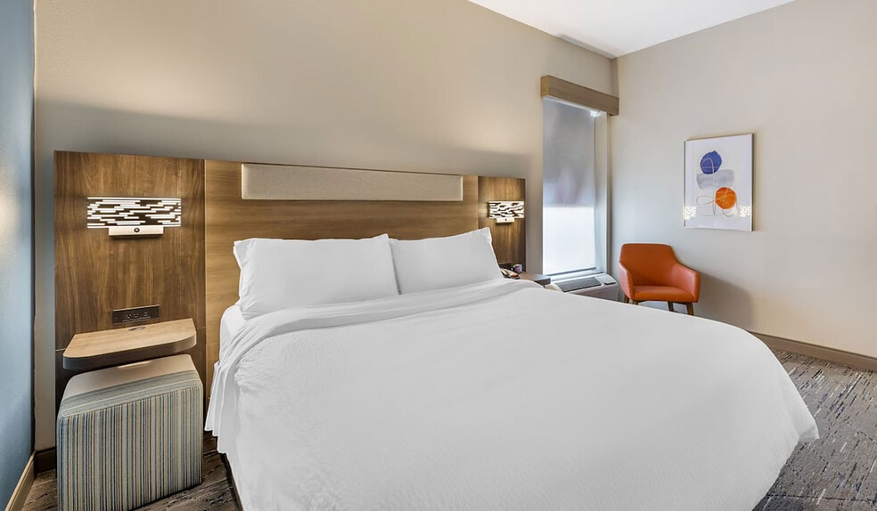 More Photos Of 13330 Cicero Ave, Crestwood Hotel For Sale