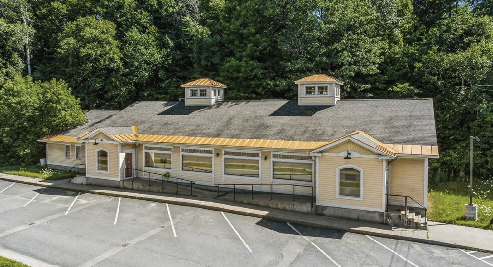 Primary Photo Of 626 Broad St, Lyndonville Freestanding For Sale