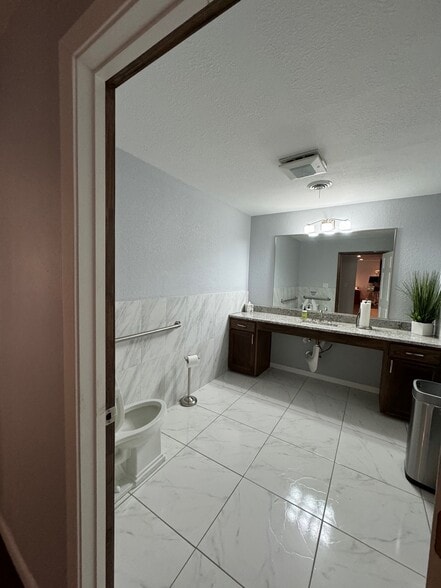 More Photos Of 120 Acuff Ln, Colleyville Medical For Sale