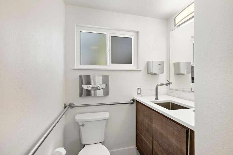 More Photos Of 133 Avenida Granada, San Clemente Medical For Sale