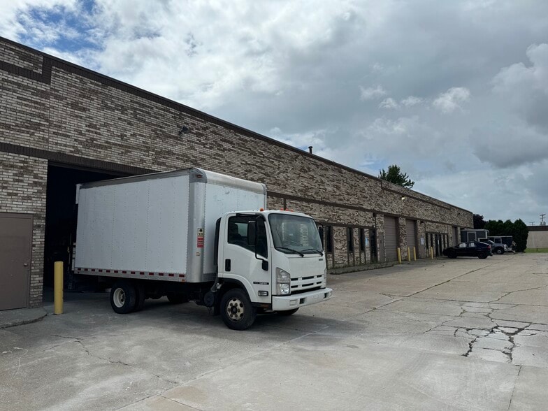 More Photos Of 34082-34096 James J. Pompo Dr, Fraser Warehouse For Lease