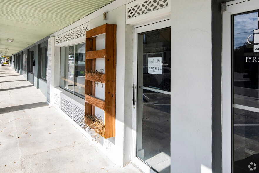 More Photos Of 4245 Henderson Blvd, Tampa Storefront For Lease