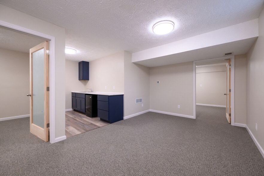 More Photos Of 216 E Reynolds Rd, Lexington Office For Lease