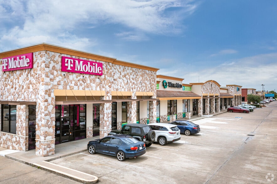 More Photos Of 9370-9380 W Sam Houston Pky S, Houston Unknown For Lease