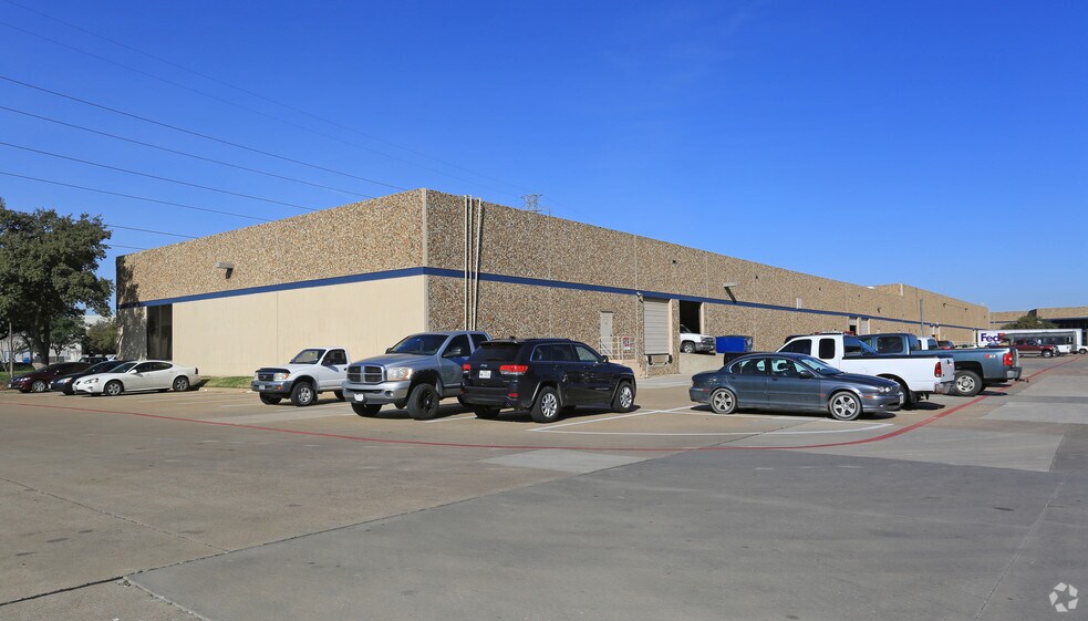 More Photos Of 1825 Monetary Ln, Carrollton Distribution For Lease