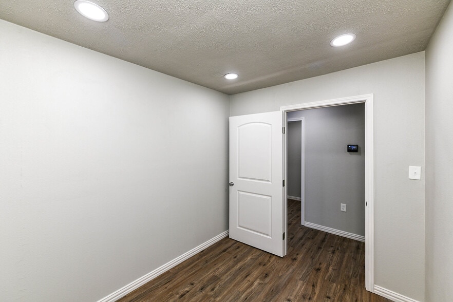 More Photos Of 1262 Eastgate Rd, Midlothian Warehouse For Sale