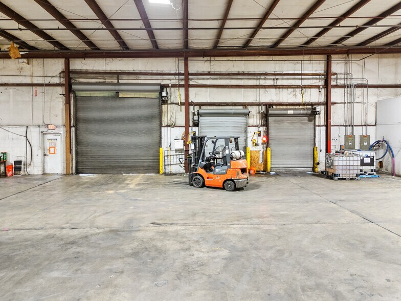 More Photos Of 201 Princeton Blvd, Adairsville Warehouse For Lease