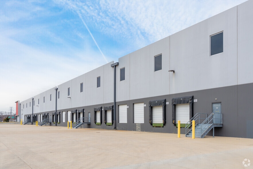 More Photos Of 5400 N Hanley Rd, Saint Louis Warehouse For Lease