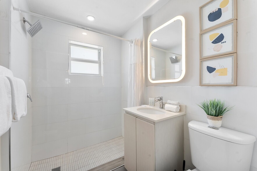 More Photos Of 3020-3024 Seville St, Fort Lauderdale Hotel For Sale