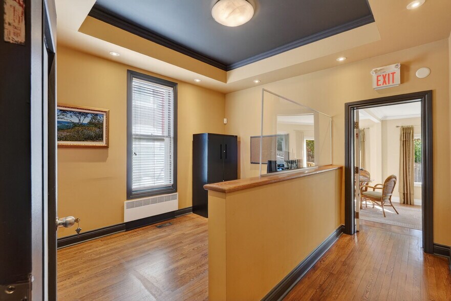 More Photos Of 464 Somerset St W, Ottawa Office For Sale