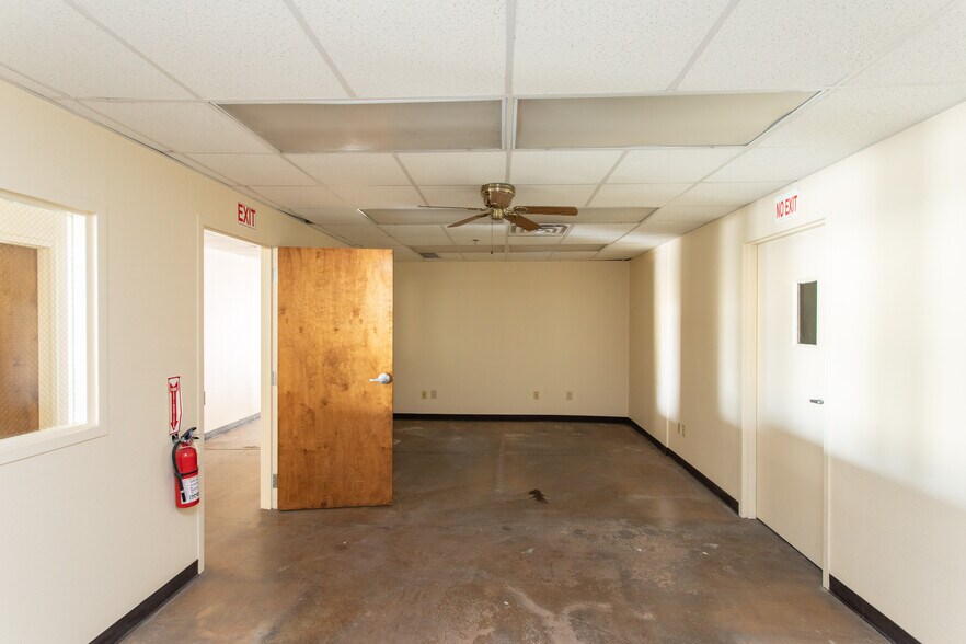 More Photos Of 2200 5th St, Wichita Falls Warehouse For Lease