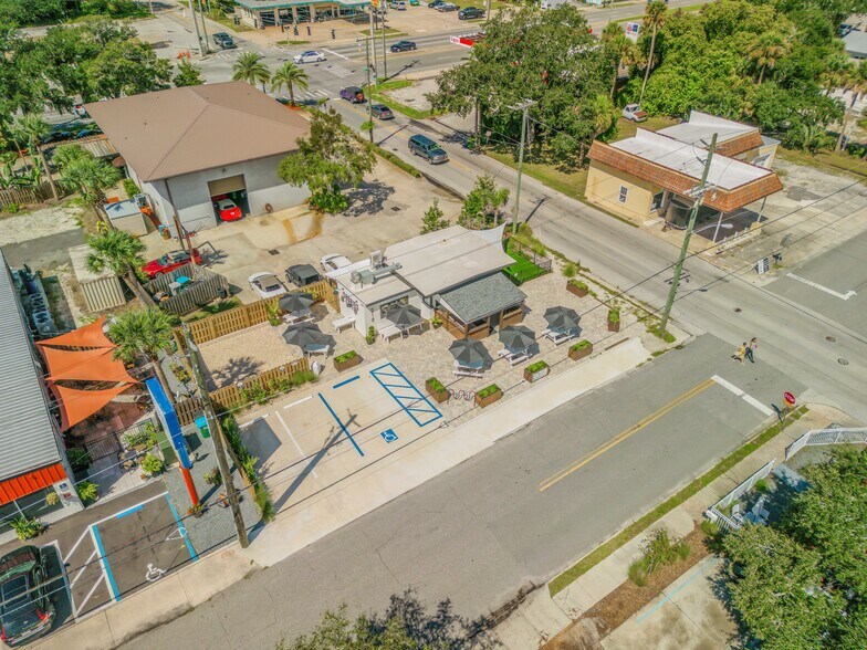 More Photos Of 218 N Orange St, New Smyrna Beach Freestanding For Sale