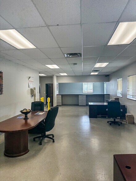 More Photos Of 4285 Shirley Dr, Atlanta Service For Sale