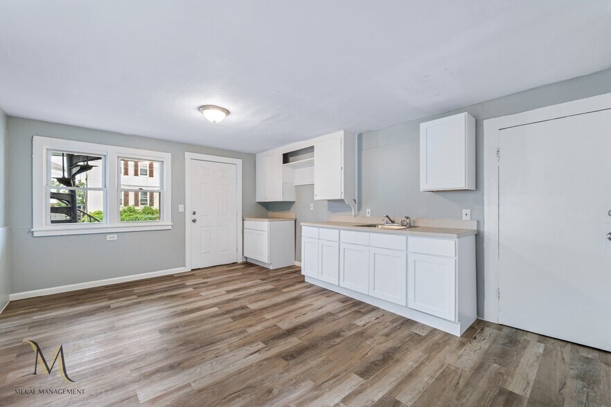 More Photos Of 95 School St, Chicopee Apartments For Sale