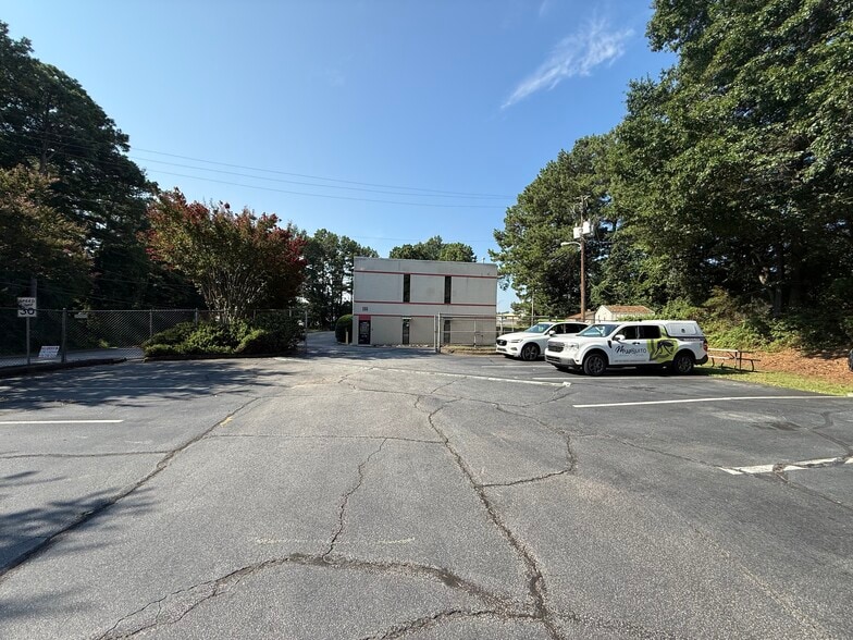 More Photos Of 155 Woolco Dr, Marietta Warehouse For Sale