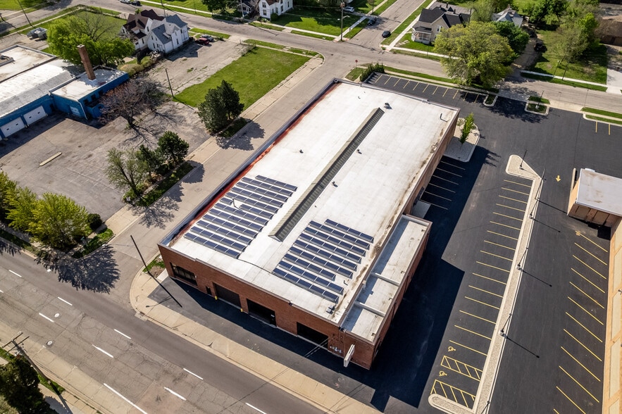 More Photos Of 727 1st Ave, Rockford Industrial For Sale