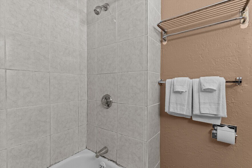 More Photos Of 82 Beach Rd, Salisbury Hospitality For Sale