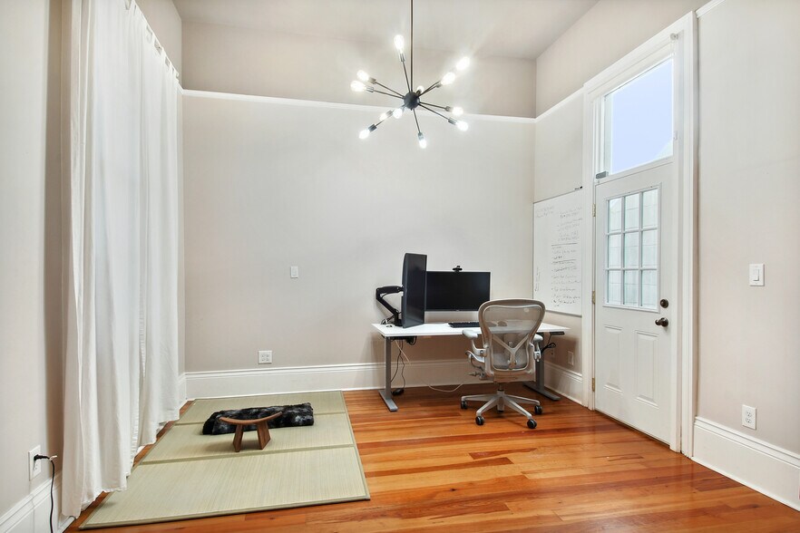 More Photos Of 5631 Magazine St, New Orleans Office For Sale