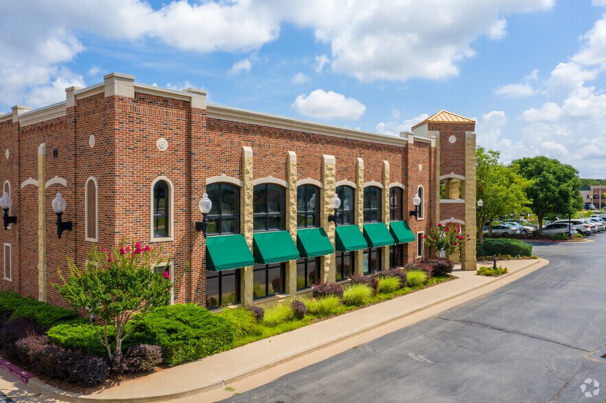 More Photos Of 1489 E 15th St, Edmond Unknown For Lease