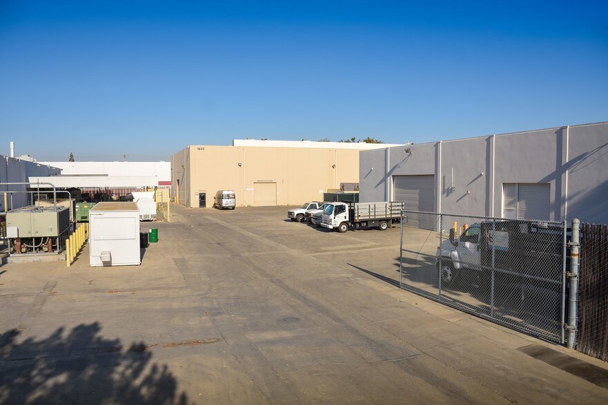 More Photos Of 1933 Deere Ave, Irvine Warehouse For Lease