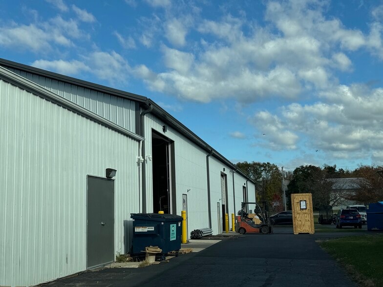 More Photos Of 1541 S Calumet Rd, Chesterton Warehouse For Lease