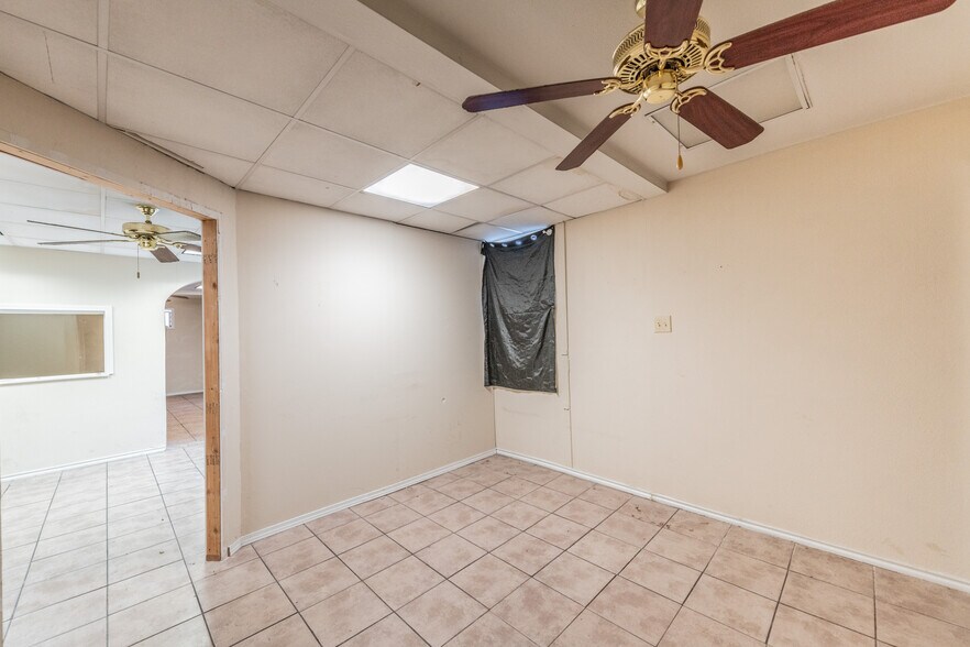 More Photos Of 1006 West Ave, San Antonio Freestanding For Lease