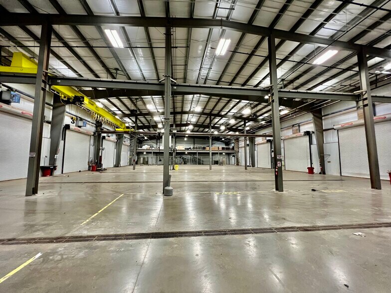 More Photos Of 220 N Sara Rd, Oklahoma City Service For Lease