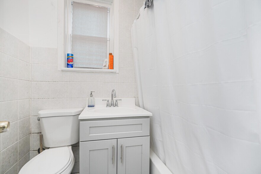 More Photos Of 419 Jersey St, Staten Island Storefront For Sale