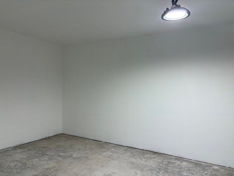 More Photos Of 1737 NW 5th St, Oklahoma City Warehouse For Lease