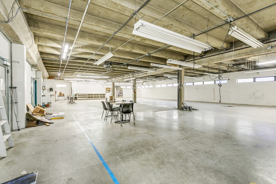 More Photos Of 678 7th St W, Saint Paul Warehouse For Lease