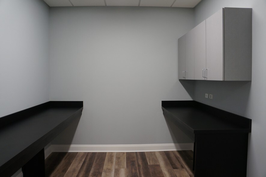 More Photos Of 600 Enterprise Dr, Oak Brook Medical For Lease