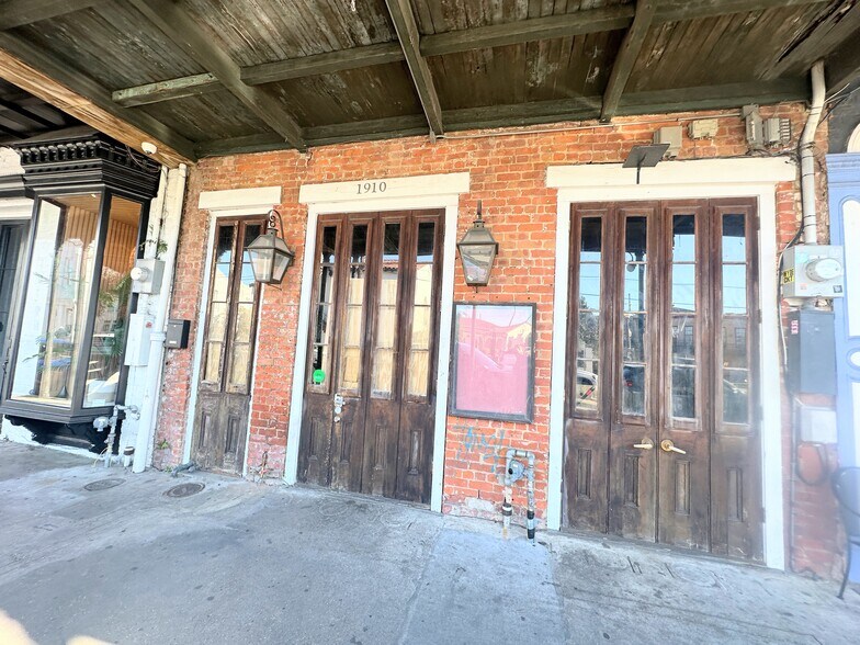 More Photos Of 1910 Magazine St, New Orleans Storefront Retail Residential For Lease