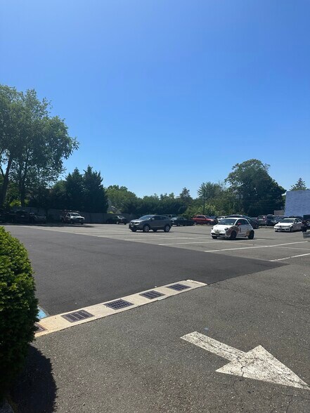 More Photos Of 560-570 Cedar Ln, Teaneck Bank For Lease