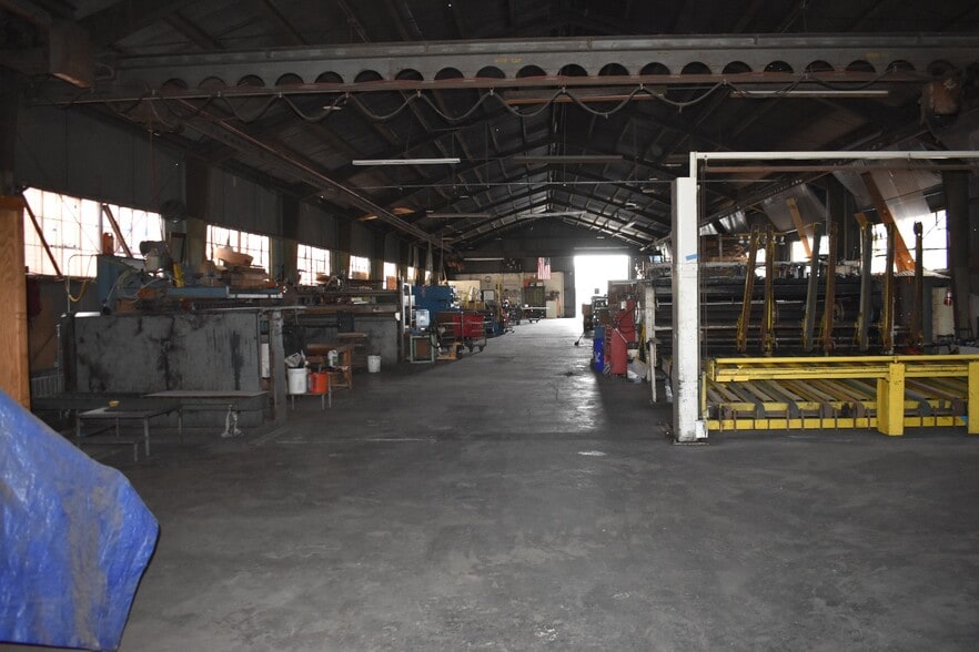 More Photos Of 8011 Beach St, Los Angeles Manufacturing For Sale