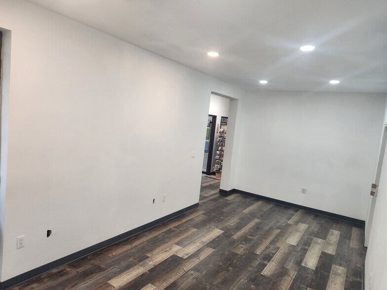 More Photos Of 560 Birch St, Lake Elsinore Manufacturing For Sale