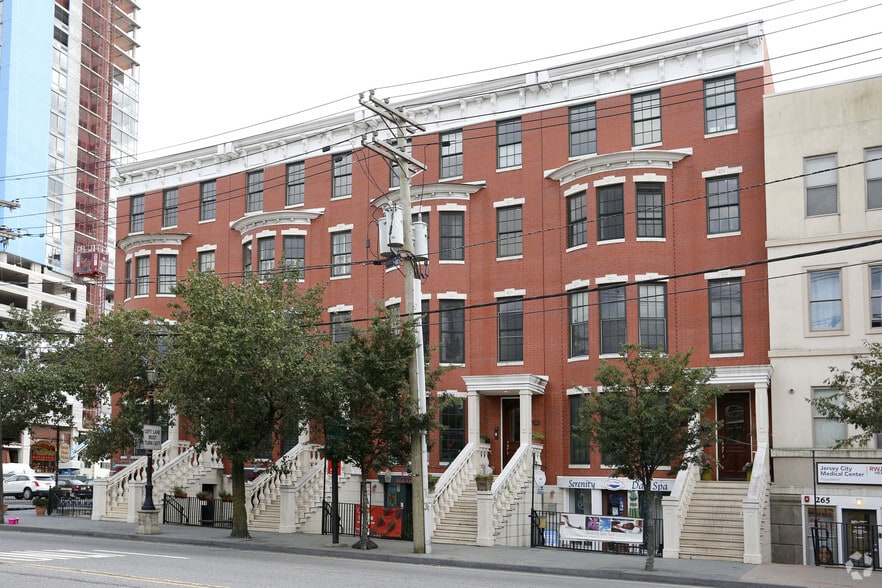 More Photos Of 263 Grand St, Jersey City Apartments For Lease