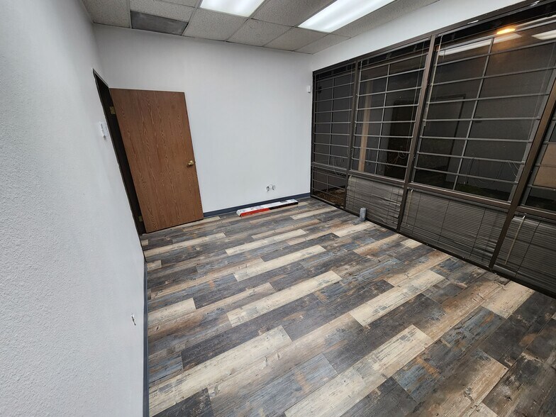 More Photos Of 560 Birch St, Lake Elsinore Manufacturing For Sale