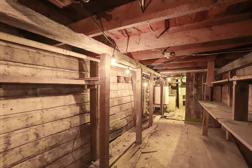 More Photos Of 212 Main St, Sierra City Hotel For Sale