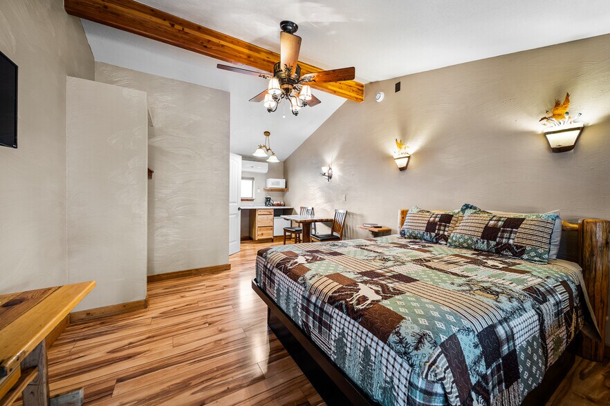 More Photos Of 2089 E White Mountain Blvd, Pinetop Hotel For Sale