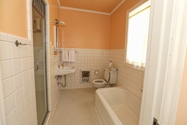 More Photos Of 600 Crockett Cir, Paris Specialty For Sale