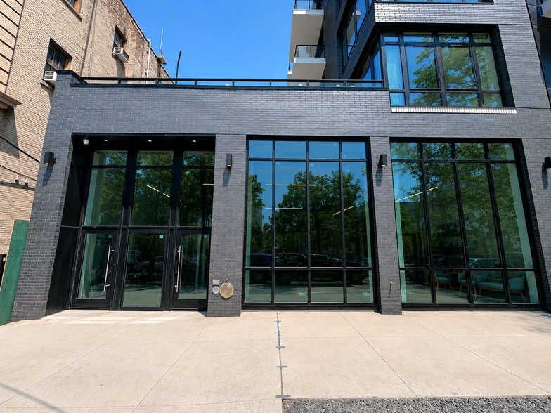 Primary Photo Of 49-18 Vernon Blvd, Long Island City Apartments For Lease