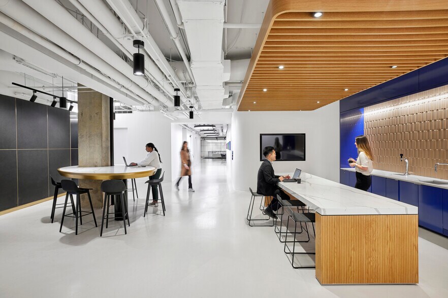 More Photos Of 1735 N Lynn St, Arlington Office For Lease