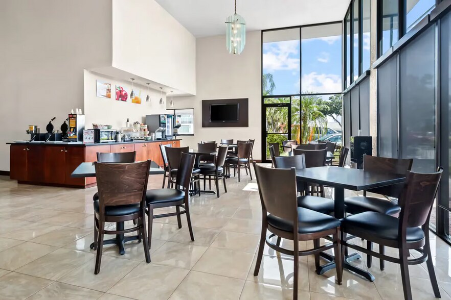 More Photos Of 1400 34th St N, Saint Petersburg Hotel For Sale