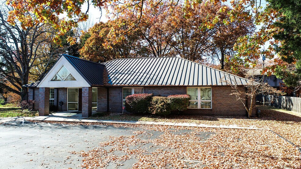 More Photos Of 1615 S Ingram Mill Rd, Springfield Office For Lease