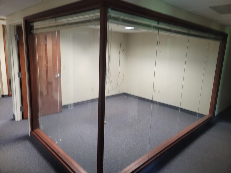 More Photos Of 3600 Brecksville Rd, Richfield Light Distribution For Lease