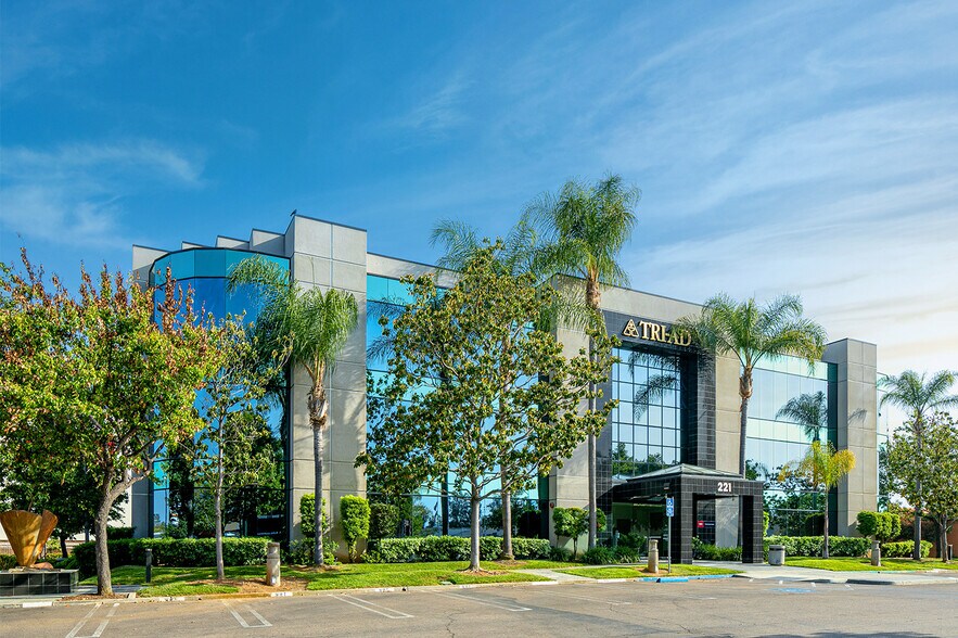 More Photos Of 221 W Crest St, Escondido Office For Sale