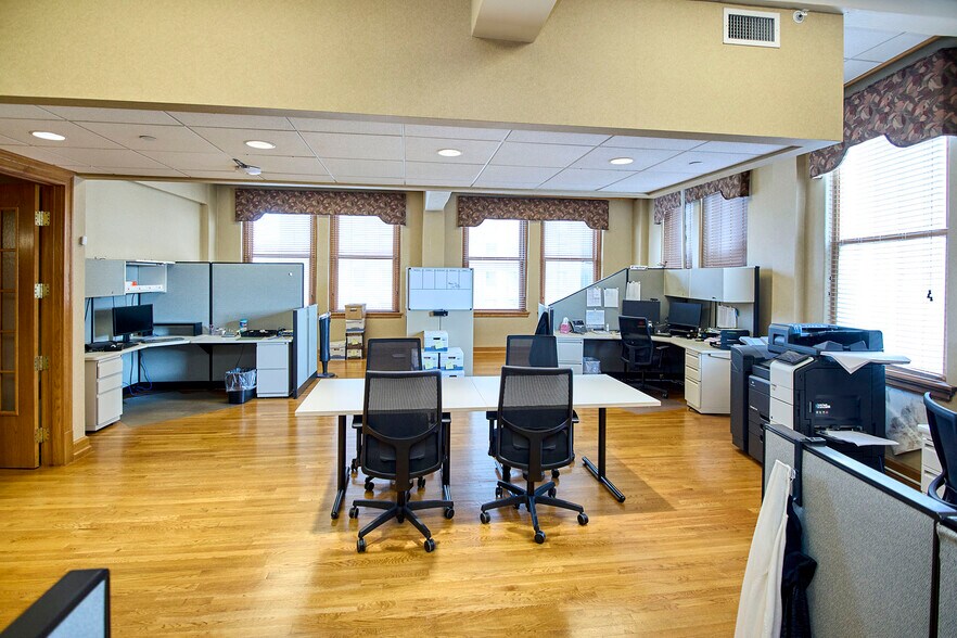 More Photos Of 240 Capitol St, Charleston Office For Sale