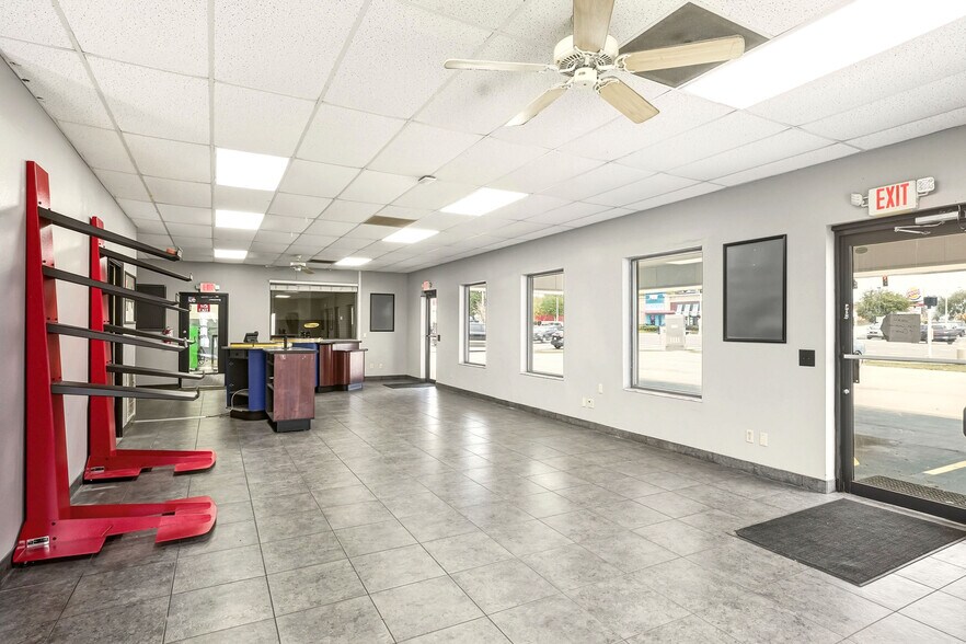 More Photos Of 1803 3rd St Sw, Winter Haven General Retail For Lease
