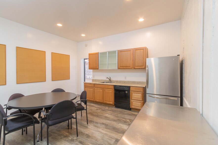 More Photos Of 638 4th St, San Francisco Freestanding For Lease